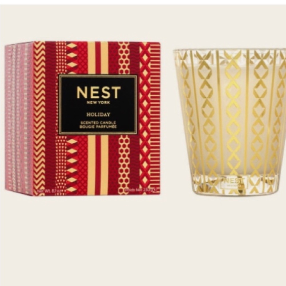 NEST Fragrances New
York Classic Holiday
Classic Candle (NWT) 8.1 oz